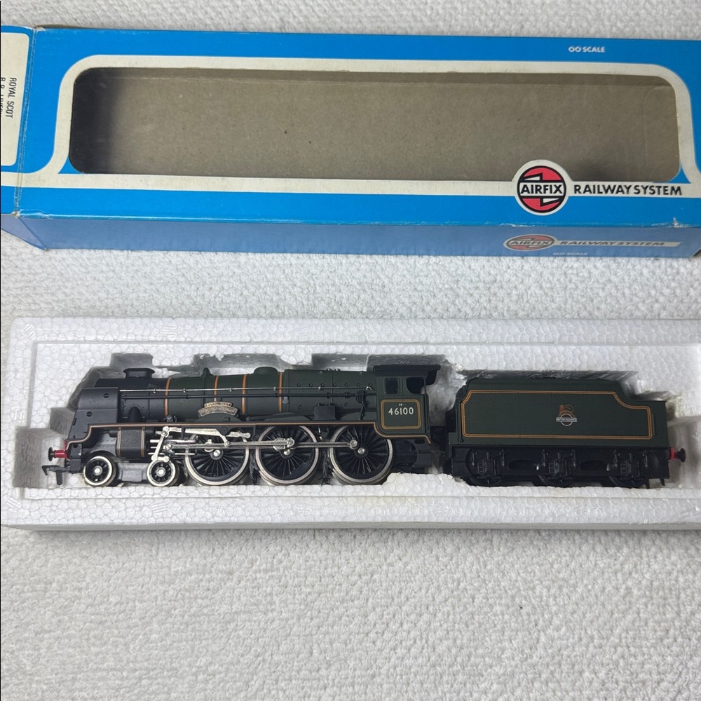 AIRFIX Royal Scot British Railways 4-6-0 OO Scale Locomotive 54121-3 (New)